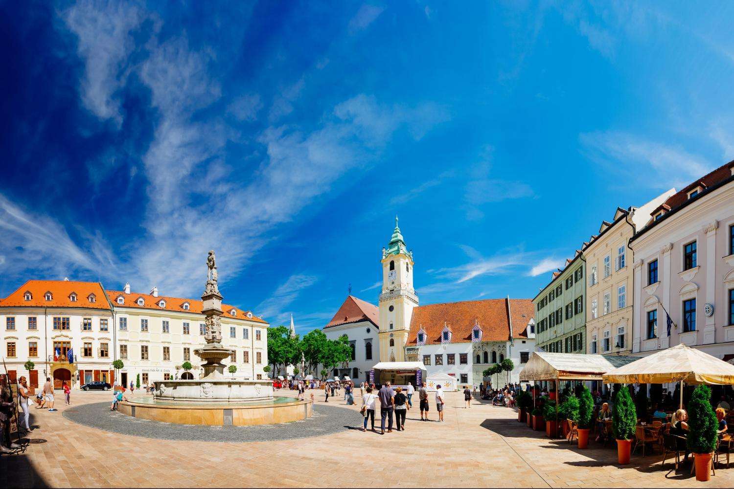 Bratislava desde Viena en bus y barco