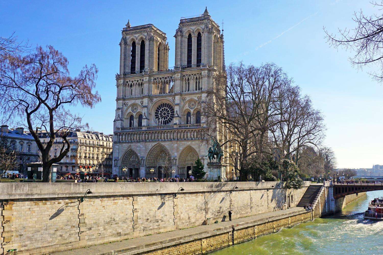 Notre Dame Island and Sainte-Chapelle Entry