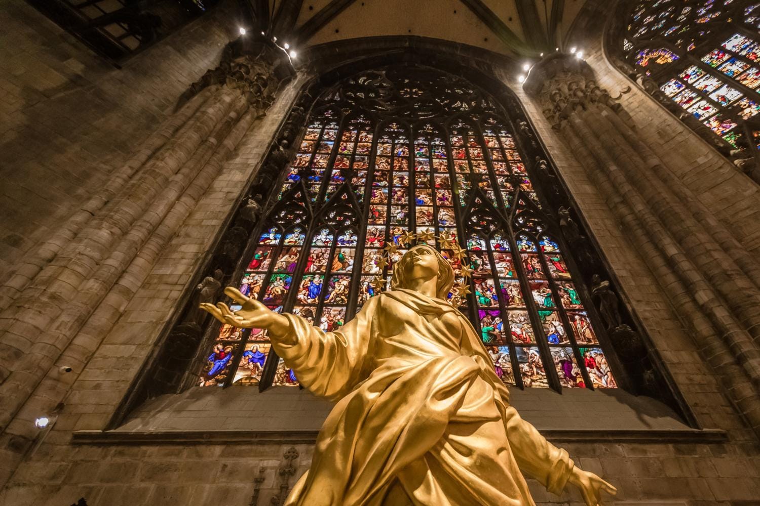 Duomo de Milán sin filas, en español