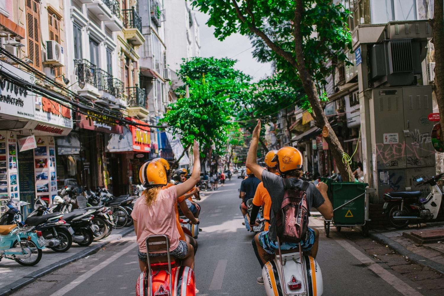 Descubrí el verdadero Hanoi en Vespa