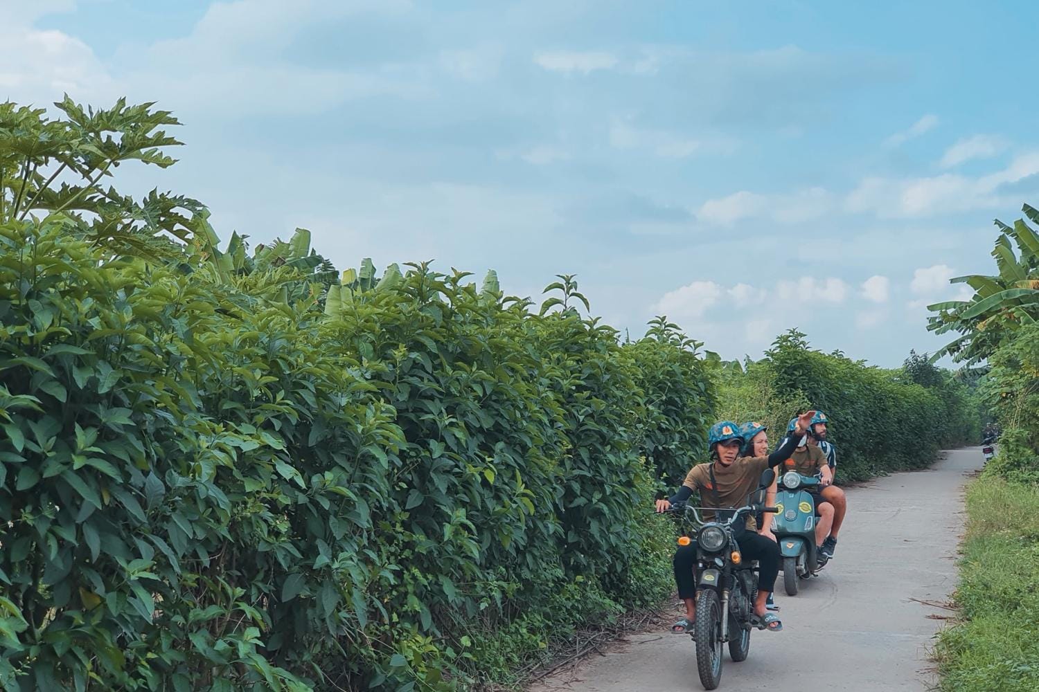 Hanoi y comida callejera en moto de época