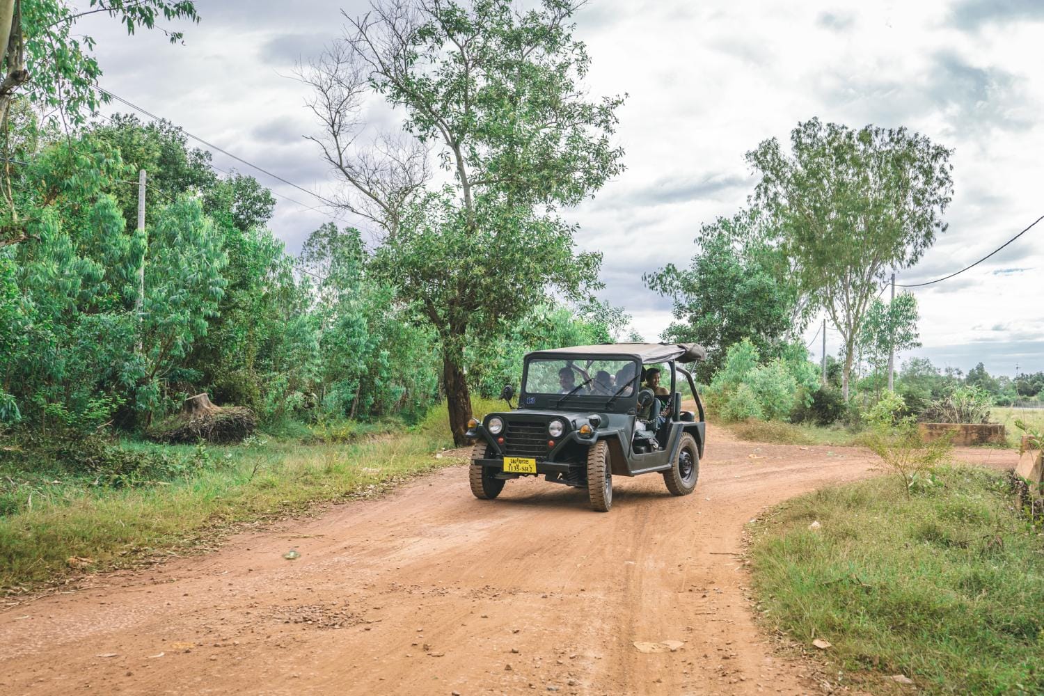 Excursión por el campo en jeep