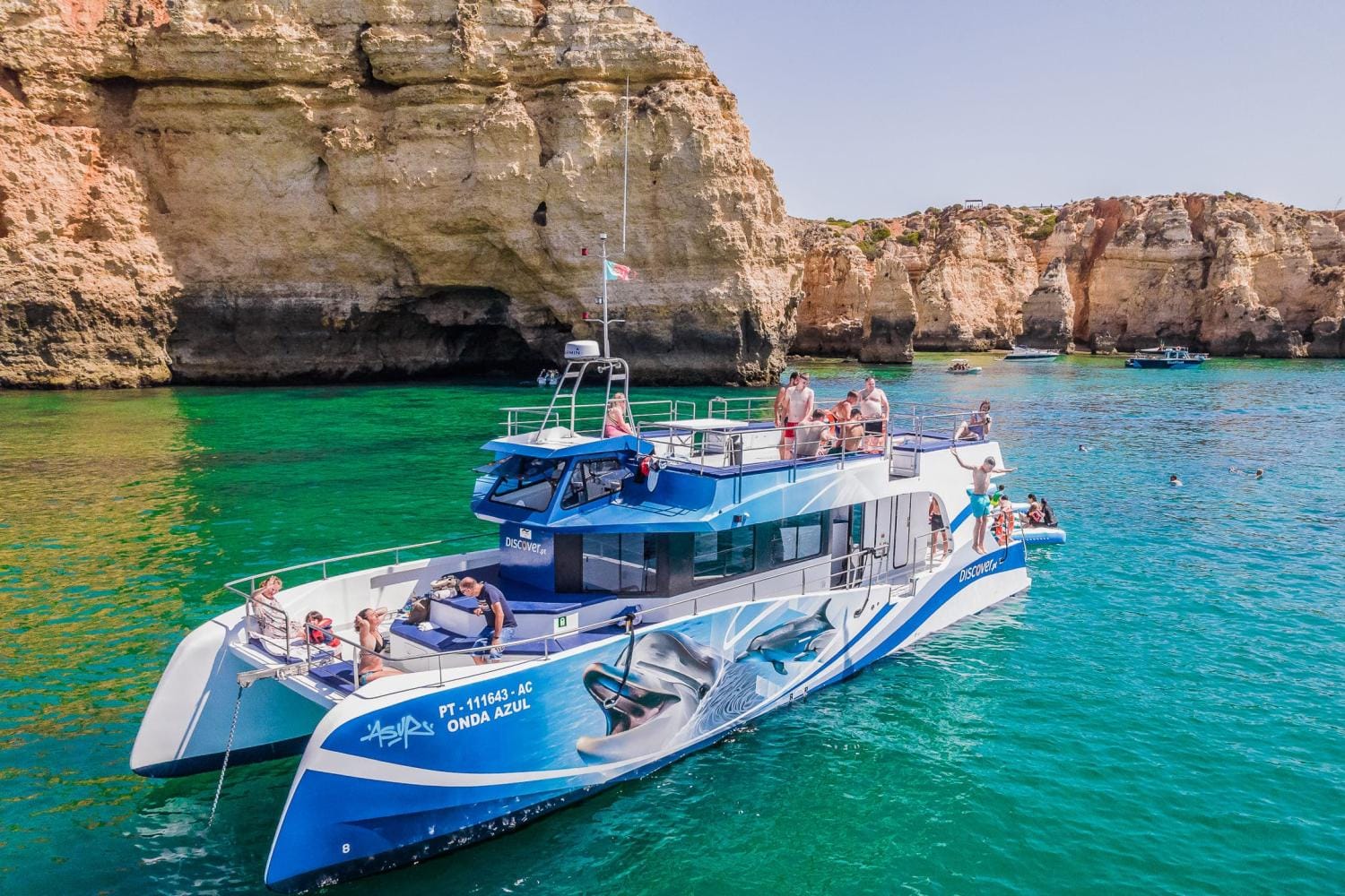 Vilamoura: delfines y Benagil en catamarán