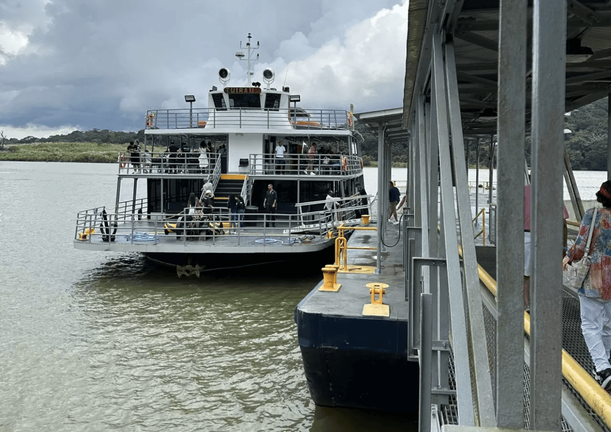 Tránsito parcial por el Canal de Panamá