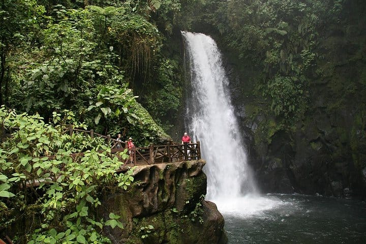 La Paz Waterfall Gardens desde San José