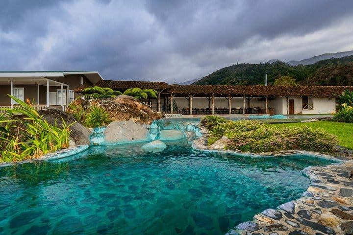 Volcán Irazú y termas Hacienda Orosi