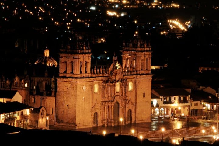 Tour nocturno vibrante de Cusco