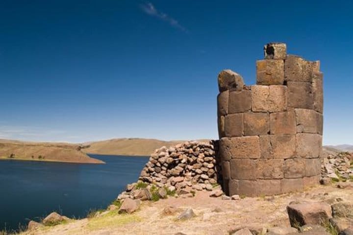 Chullpas de Sillustani desde Puno