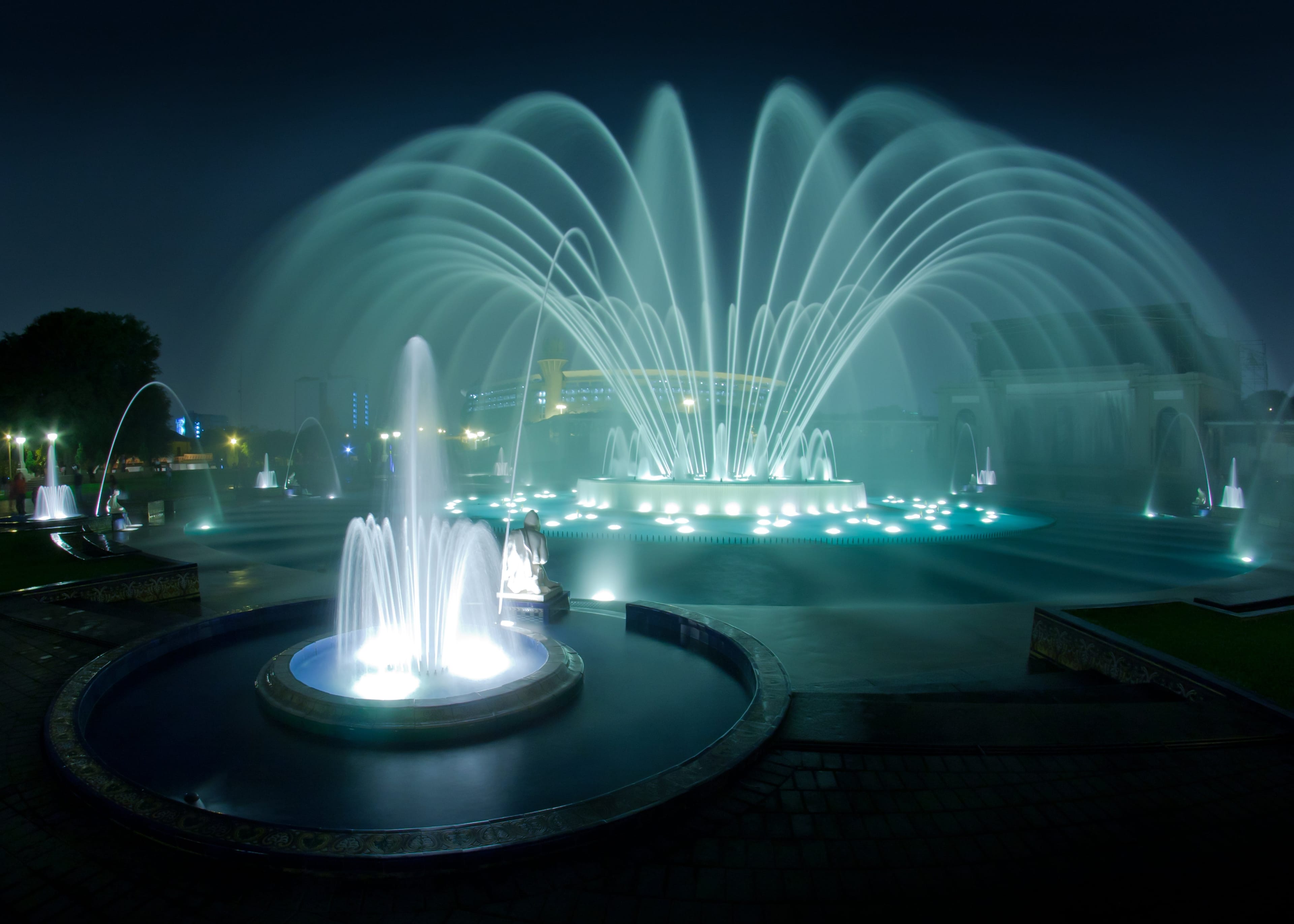 Lima de noche: Circuito Mágico del Agua