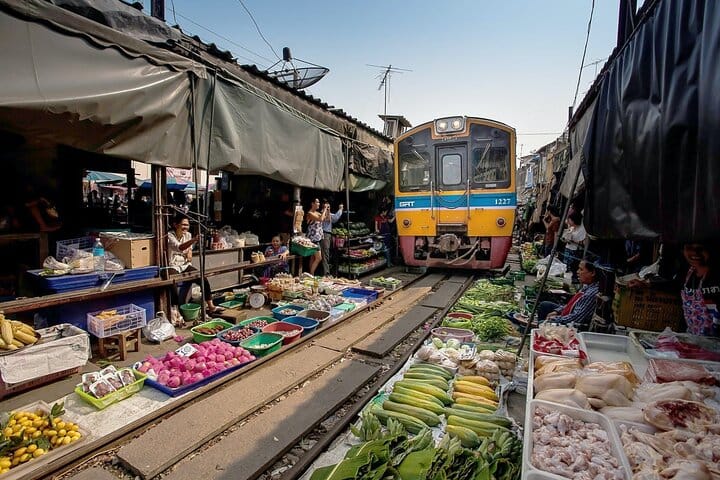 Mercados flotante y del tren, grupo reducido