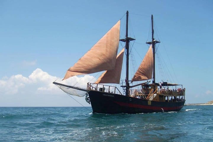 Crucero en barco Jolly Roger desde Pafos