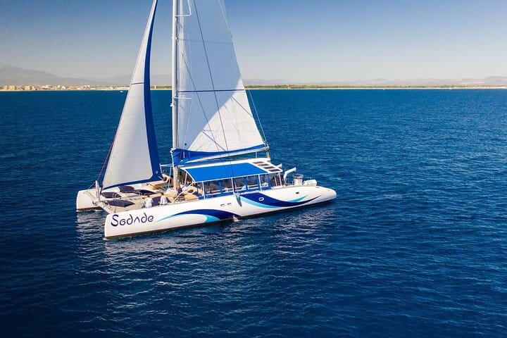 Catamarán todo incluido solo para adultos