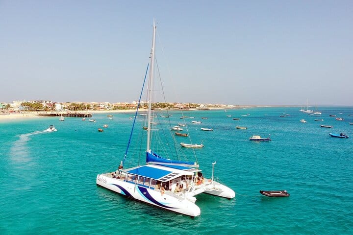 Catamarán de medio día por la isla de Sal