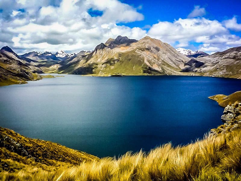 Marcapomacocha - Ruta a orillas del lago