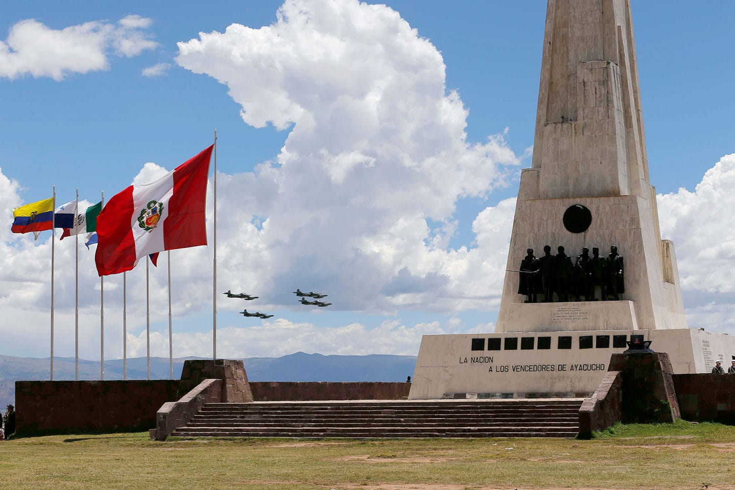 Ruinas de Wari + Santuario histórico