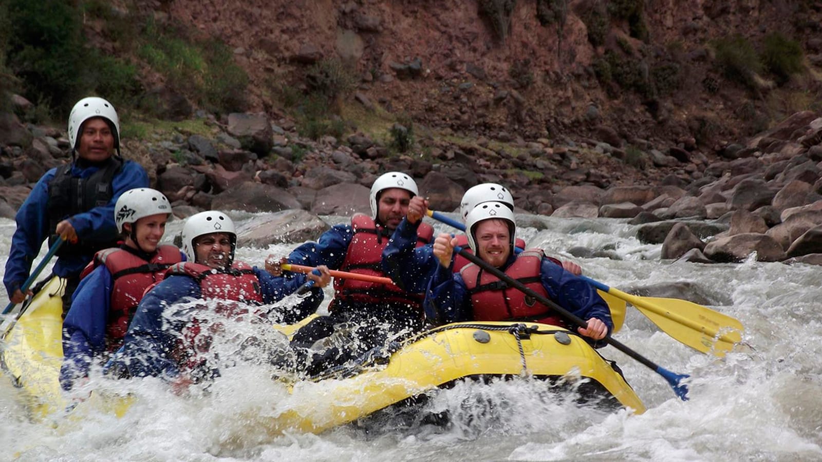 Rafting en el río - Aventura en Urubamba