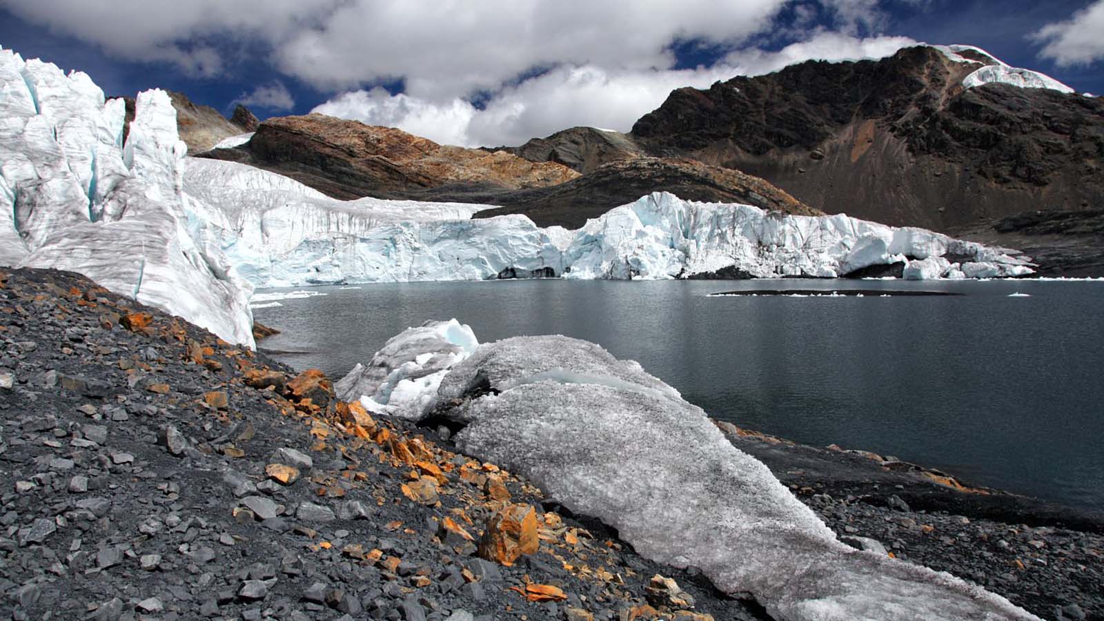 Glaciar Pastoruri: hielo y aventura