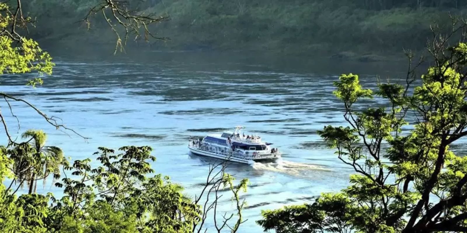 Crucero por las Tres Fronteras