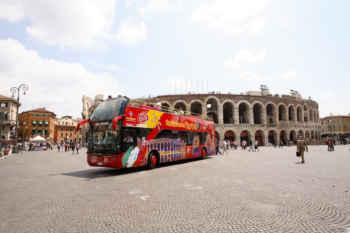 Bus turístico por la ciudad de Verona