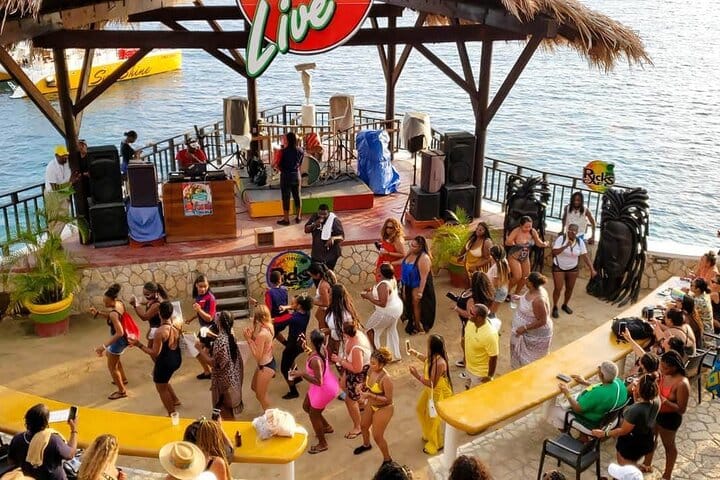 Catamarán en Negril: fiesta al atardecer