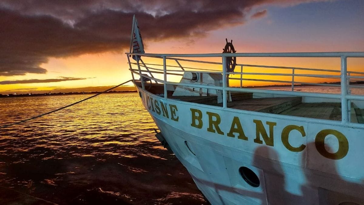 Barco Cisne Blanco: navegación por el Guaíba