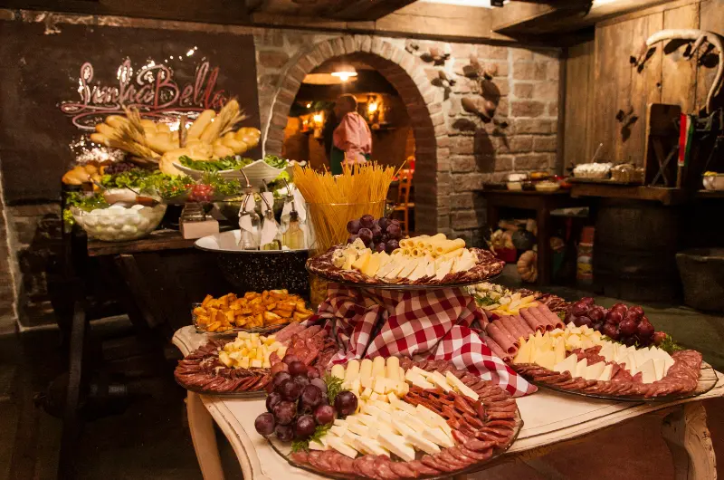 Noche italiana: cena y espectáculo