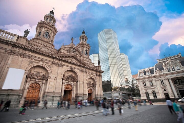 Santiago histórico y Cerro Santa Lucía a pie