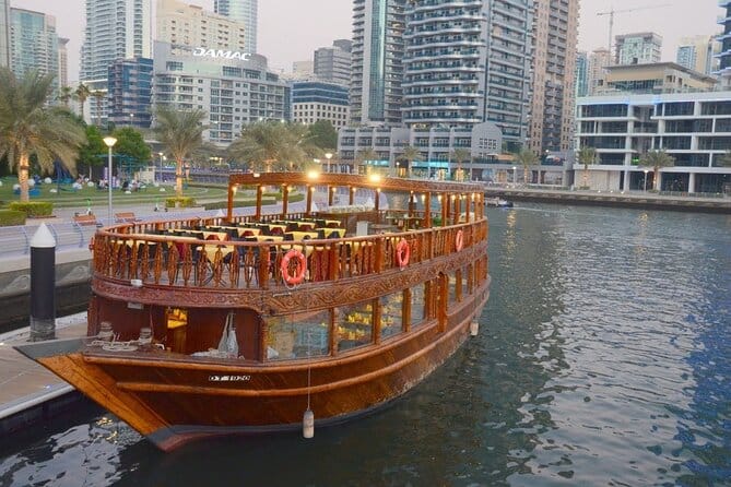 Crucero en dhow con cena al atardecer