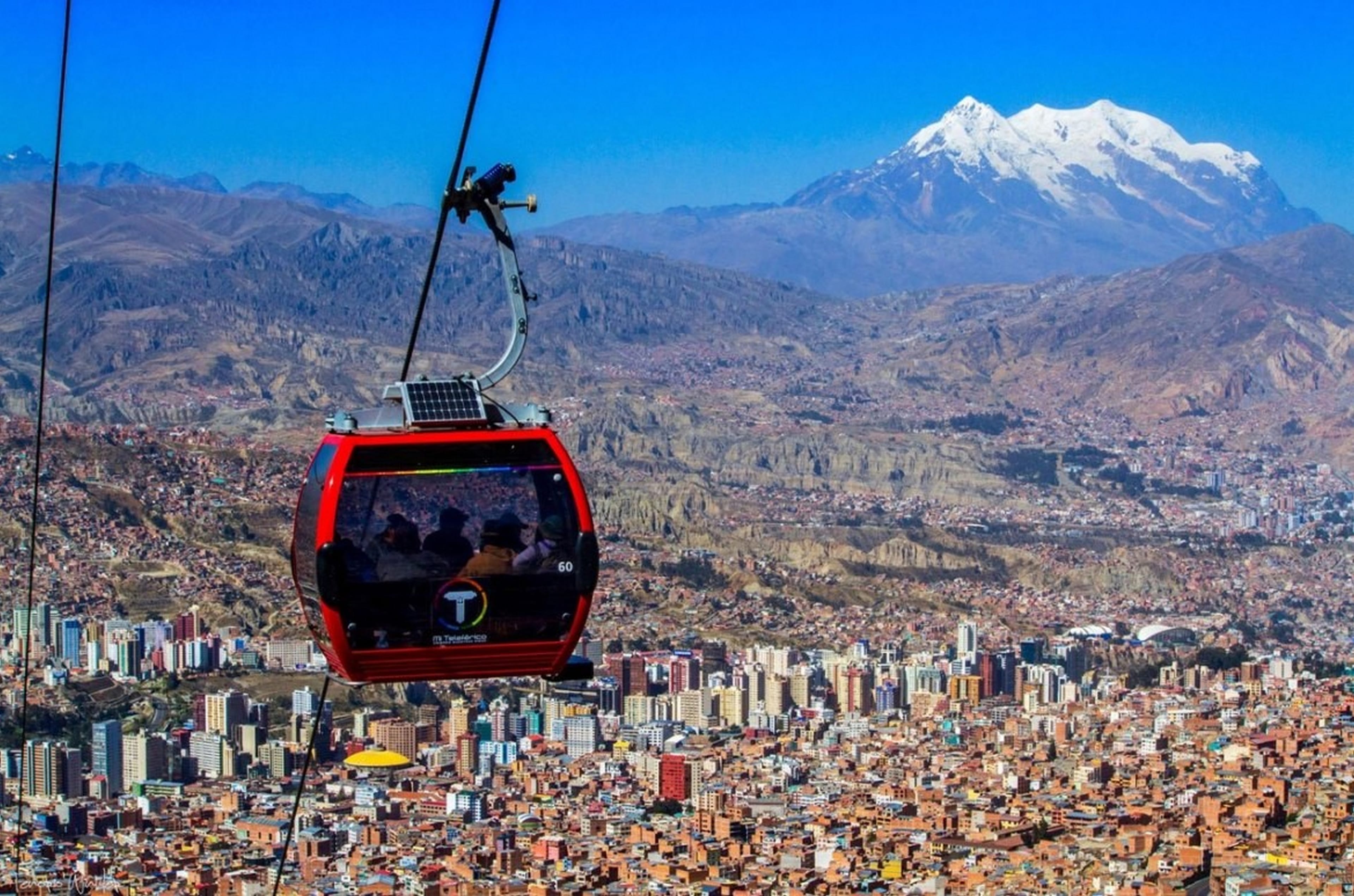 Centro histórico a pie y teleférico