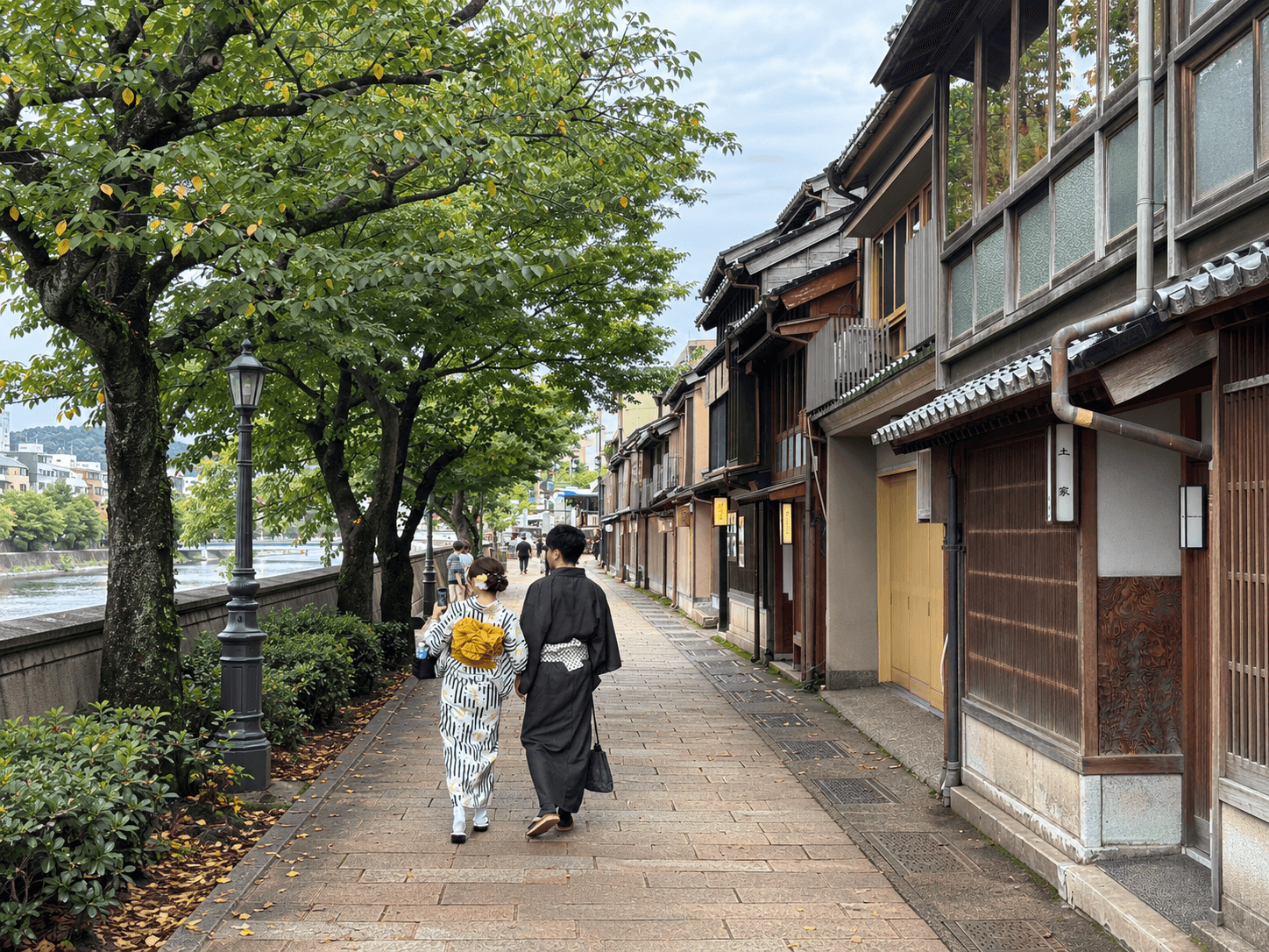 Shirakawago and Kanazawa from Tokyo