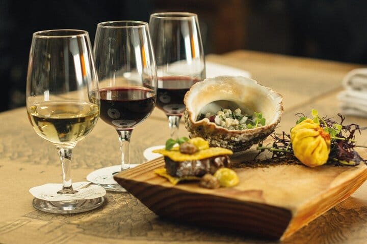 Lastarria: vino, comida e historia
