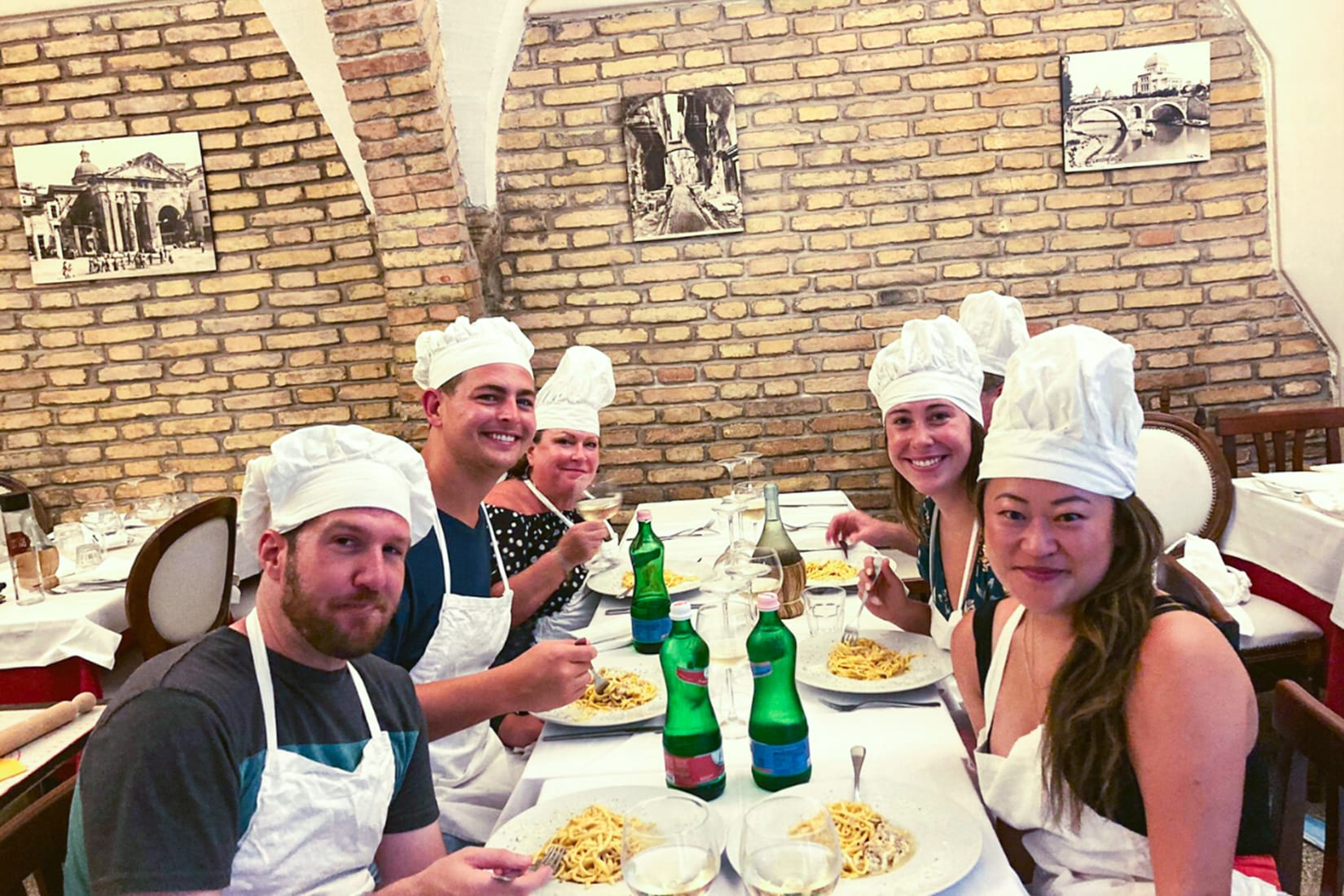 Clase de cocina al atardecer en gueto judío