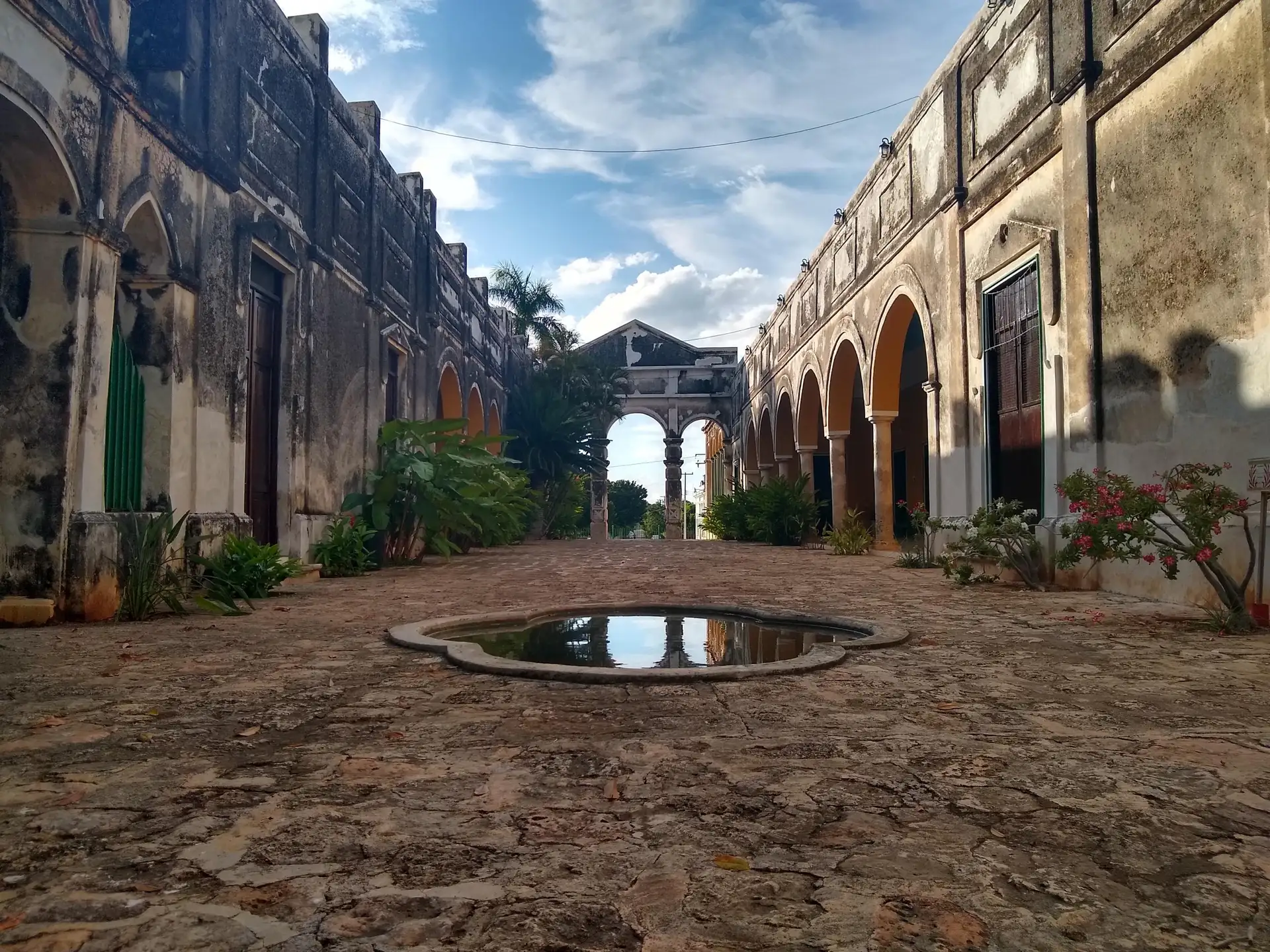Yaxcopoil, Uxmal y Cenote Tour