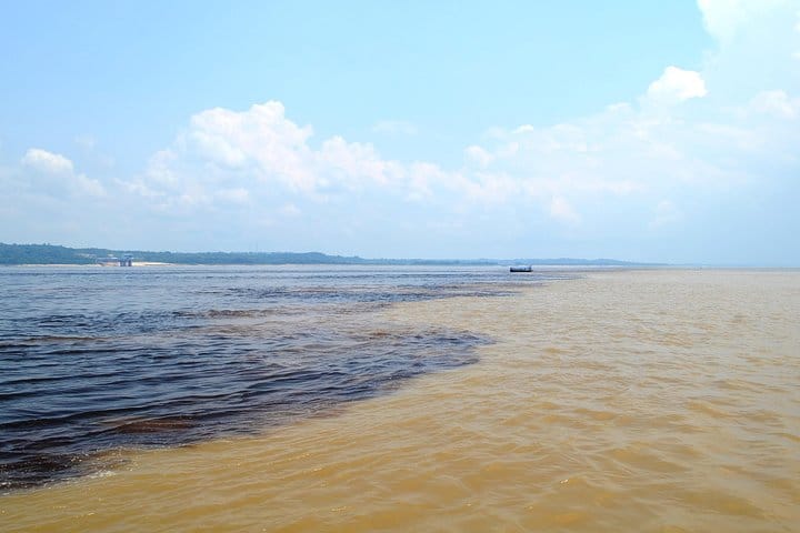 Aldea indígena y encuentro de las aguas