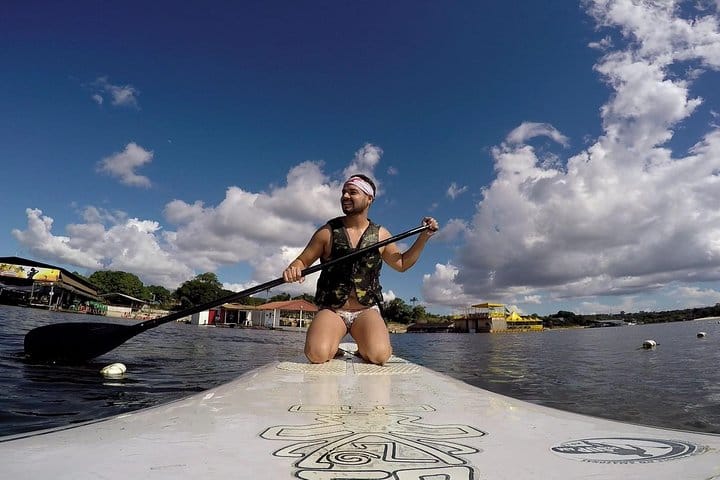 Kayak de pie por el río Amazonas