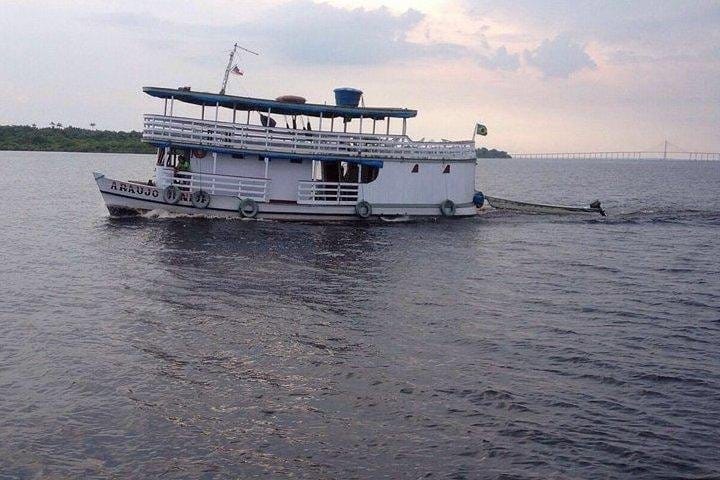 Aventura en barco por el Amazonas