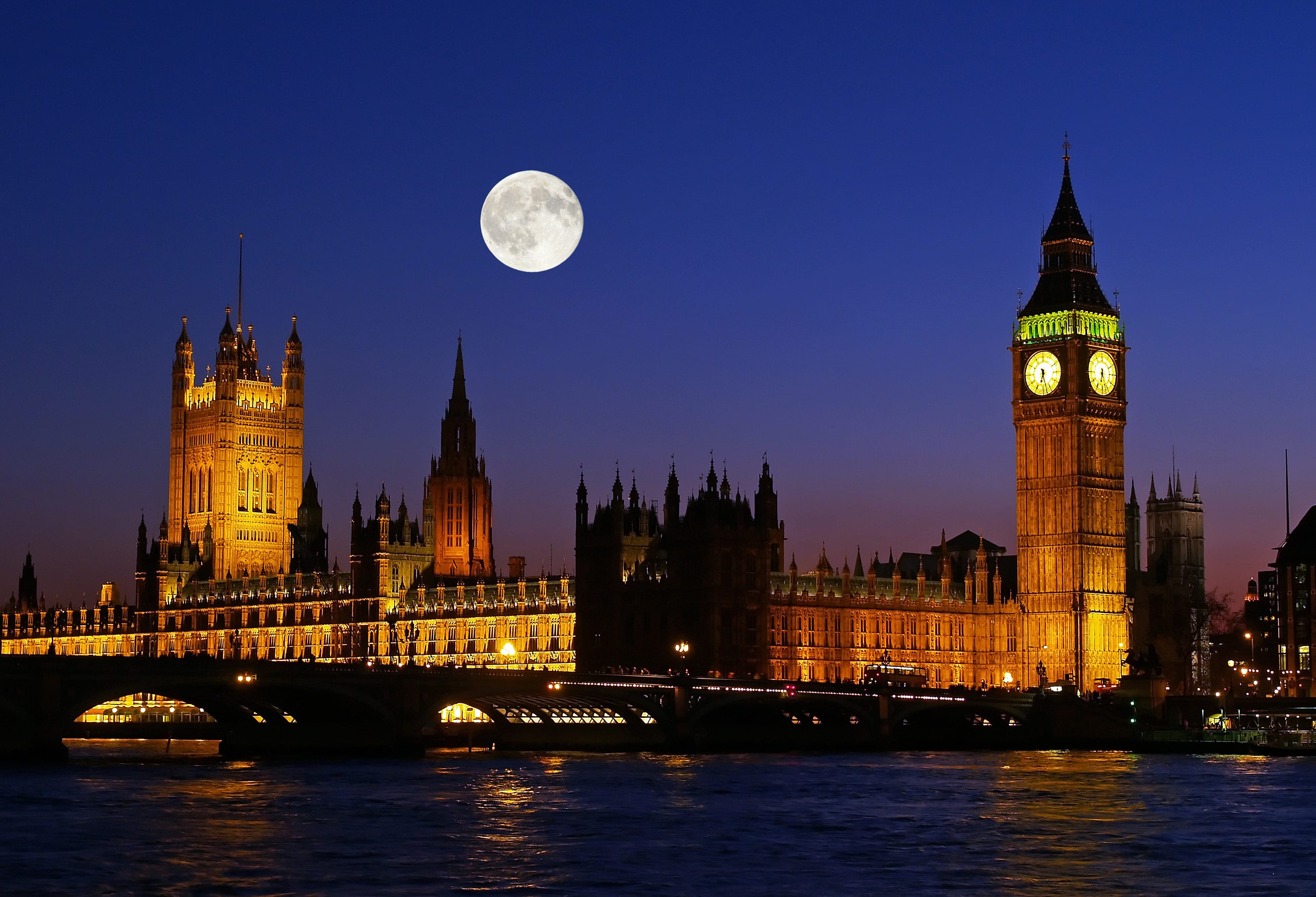 Recorrido a pie nocturno por Westminster