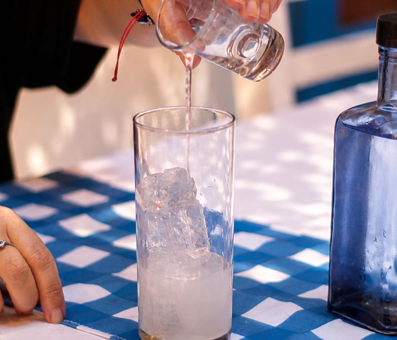 Kefi Estiatorio: Greek Table Traditions