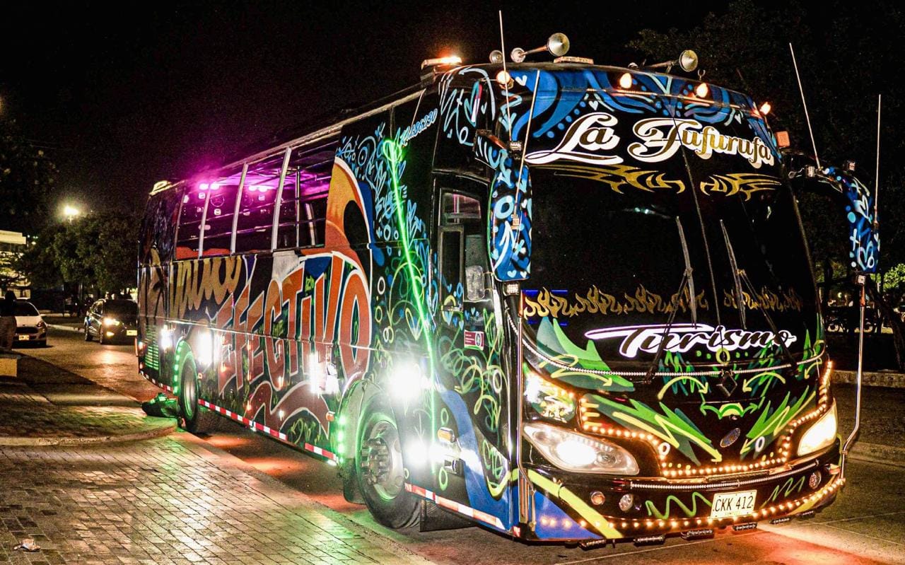 Party bus premium con entrada a discoteca