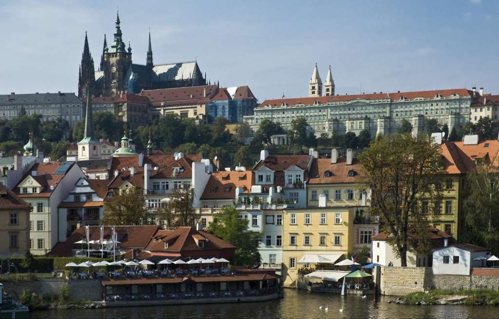 Praga día completo con crucero y almuerzo