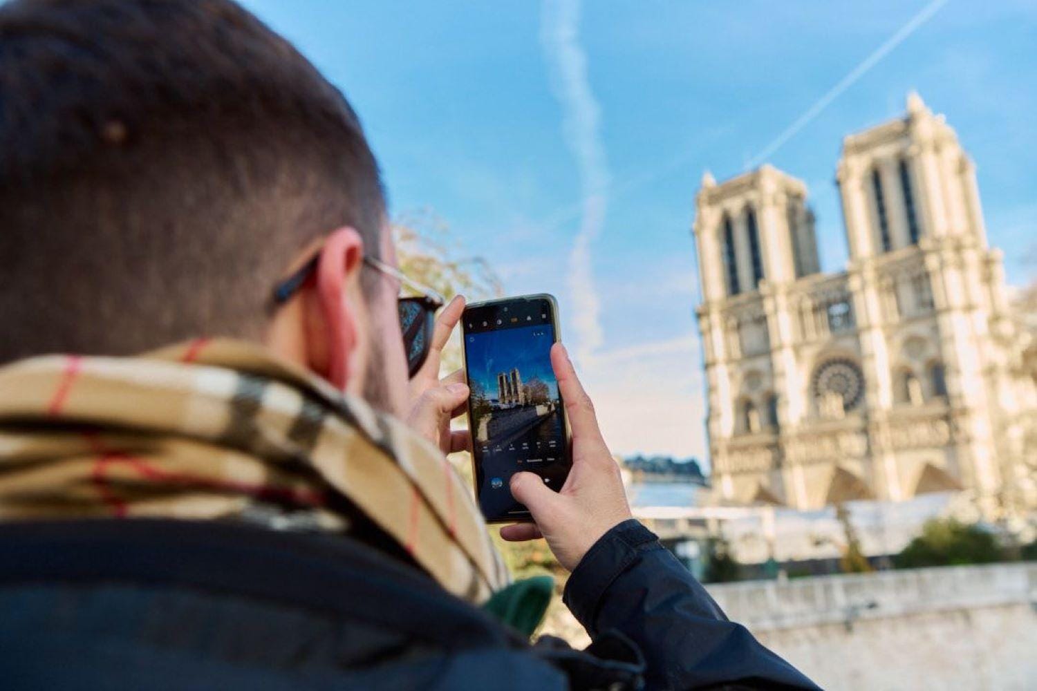 Notre Dame: District Tour and Audioguide