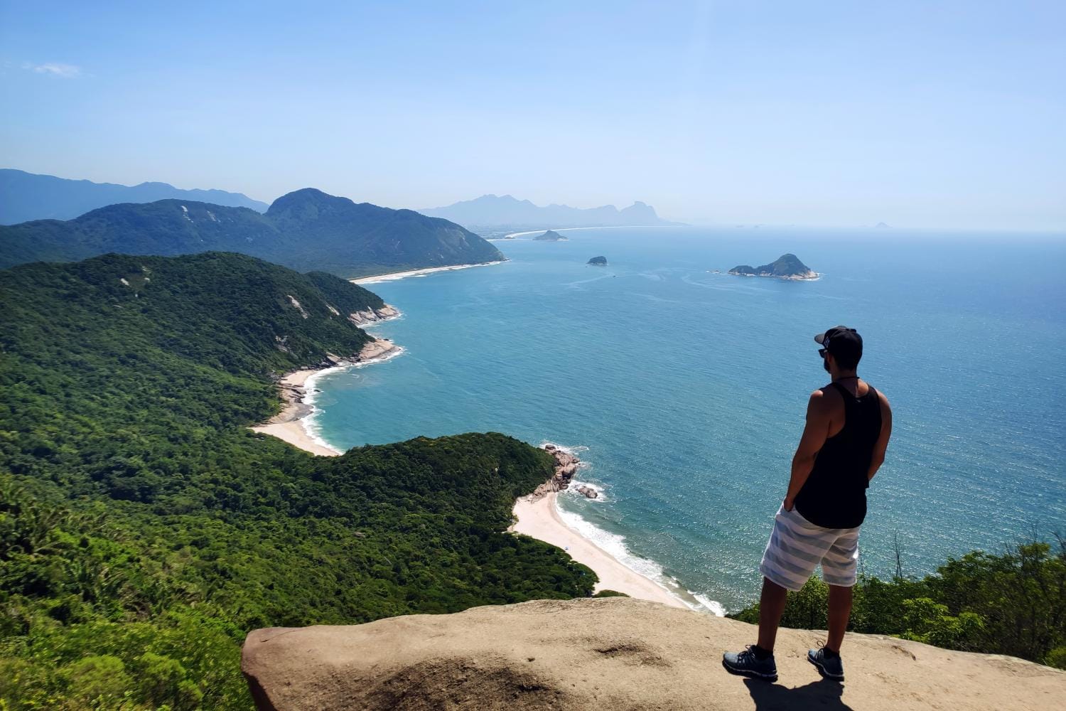 Pedra do Telégrafo e Praia de Grumari