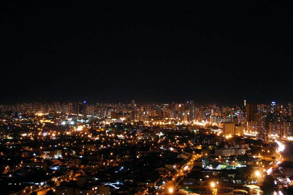 Curitiba de noche con cena