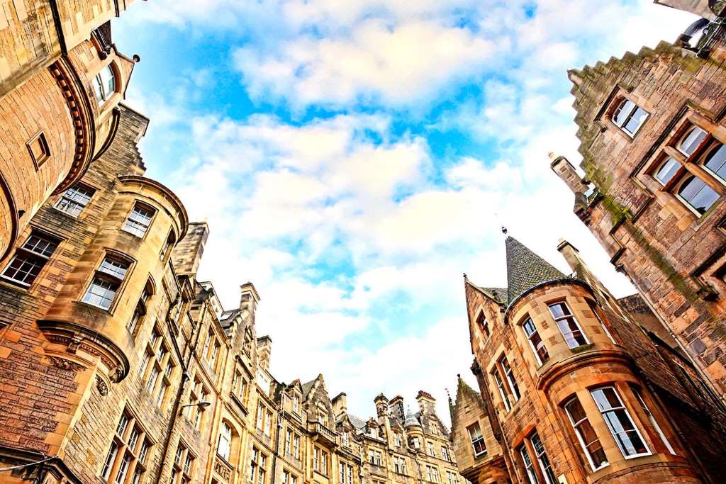 Edinburgh Day Trip with Bus Tour and Castle