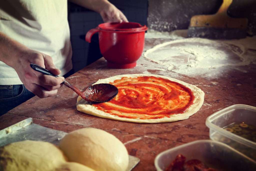 Make Typical Italian Pizza