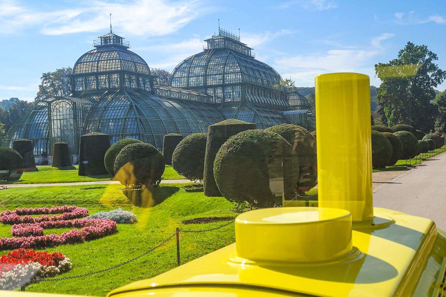 Castle and gardens with panoramic railway - Imagen 3