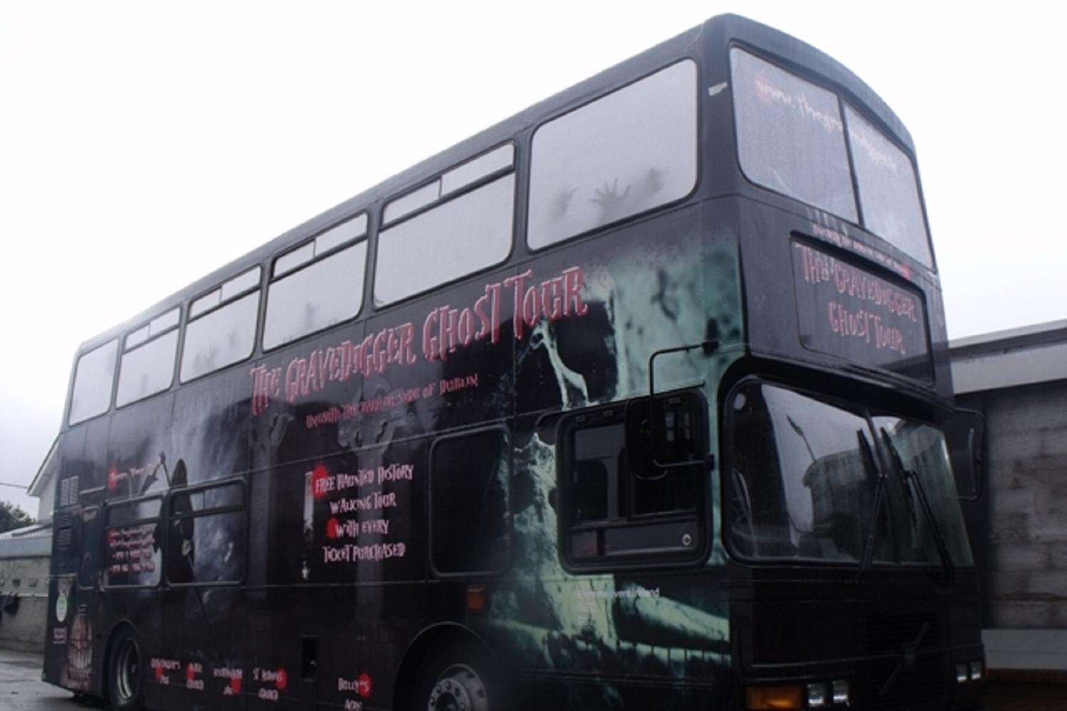 Tour nocturno en el bus fantasma Gravedigger - Imagen 2
