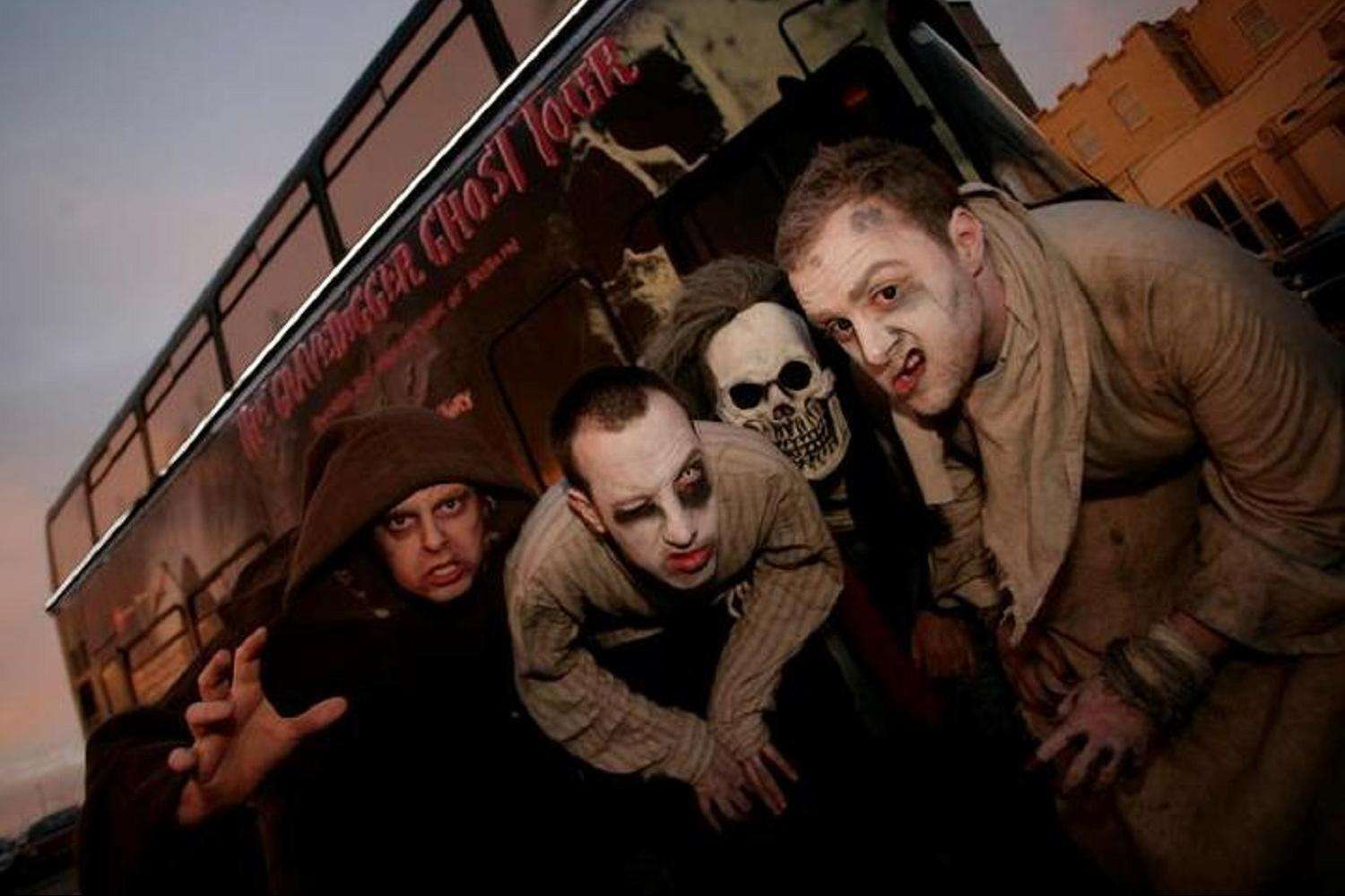 Tour nocturno en el bus fantasma Gravedigger - Imagen 4