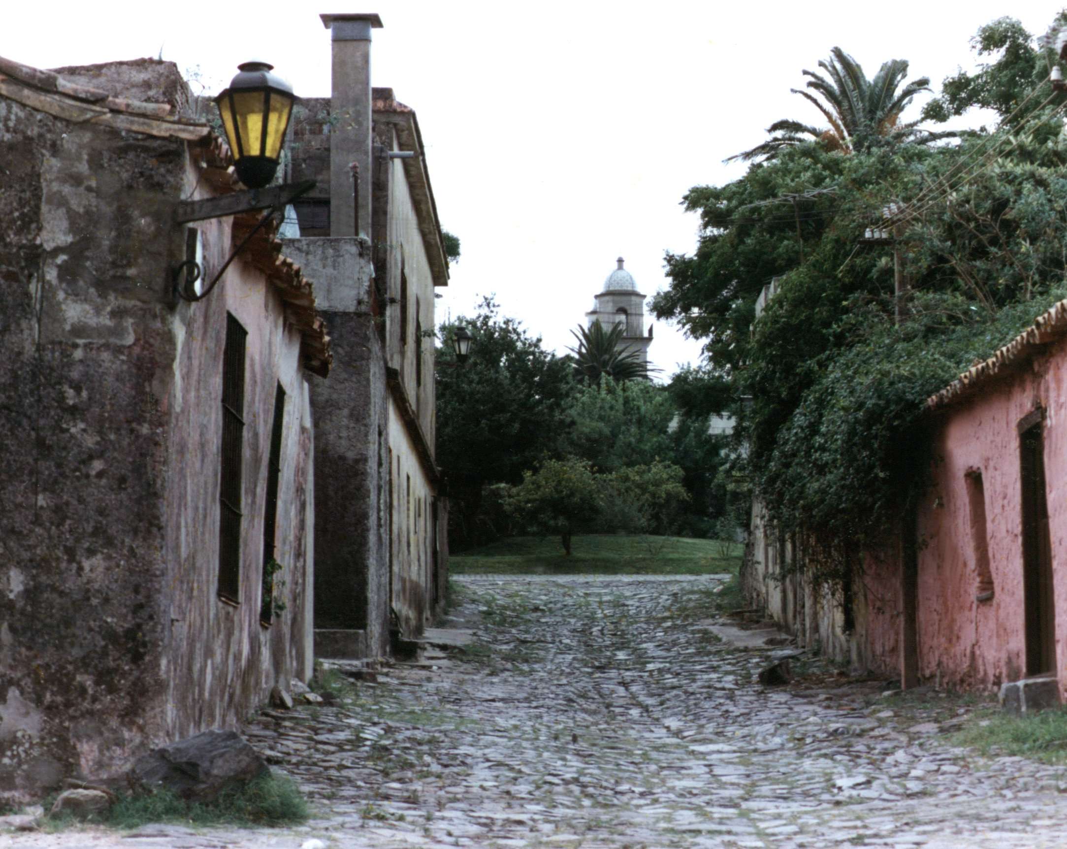 Explore Free Colonia in a Golf Cart - Imagen 4
