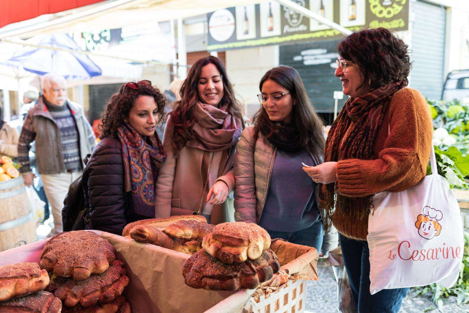 Comida callejera en Turín, grupo pequeño - Imagen 2